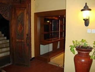 entrance to lobby